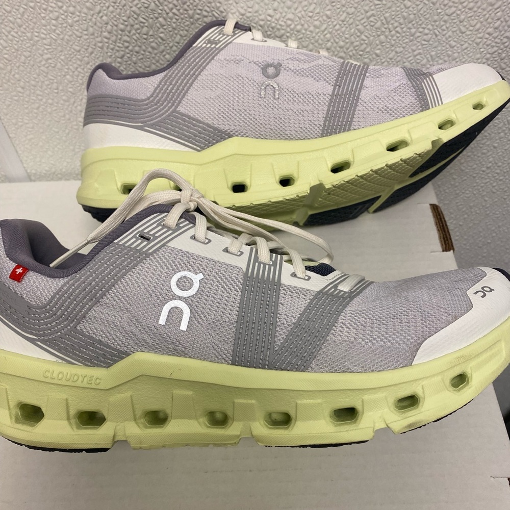 On Cloudgo women’s size 8